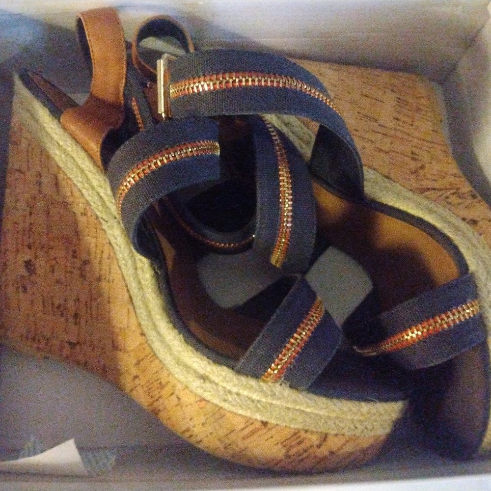 Women's platform wedges p-elie leopard